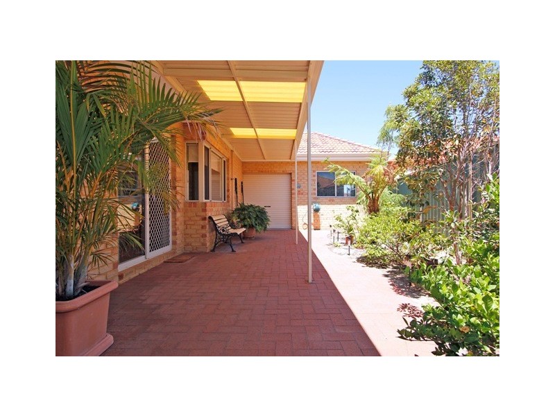 18 Minjah Circuit, Carramar WA 6031