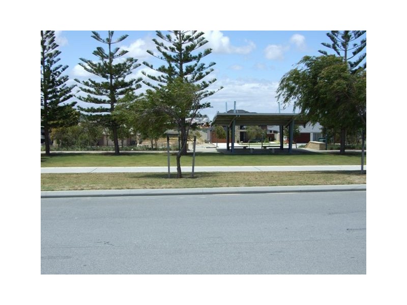 5 Seabird Bend, Jindalee WA 6036