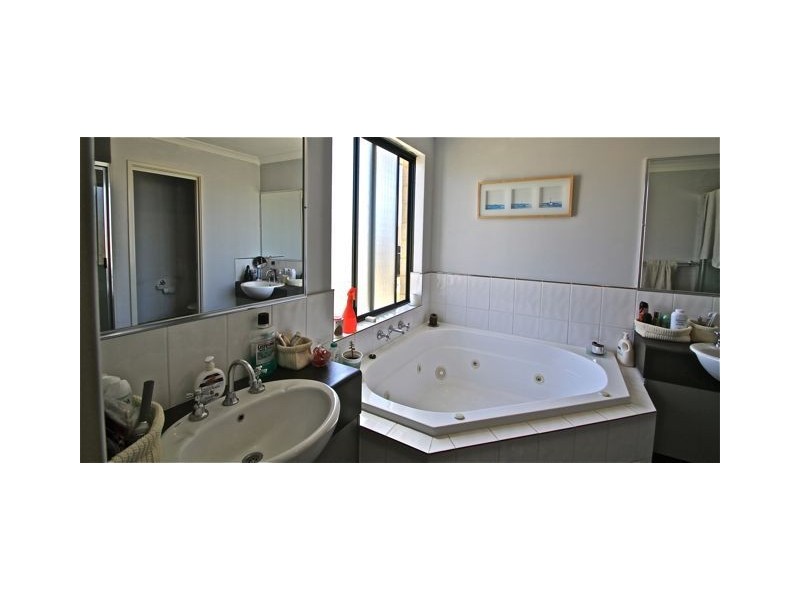 1 Keanefield Drive, Carramar WA 6031