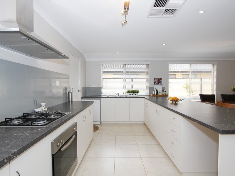 11 Elmhurst Drive, Clarkson WA 6030