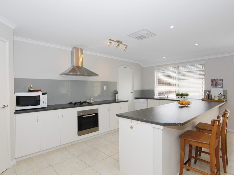 11 Elmhurst Drive, Clarkson WA 6030