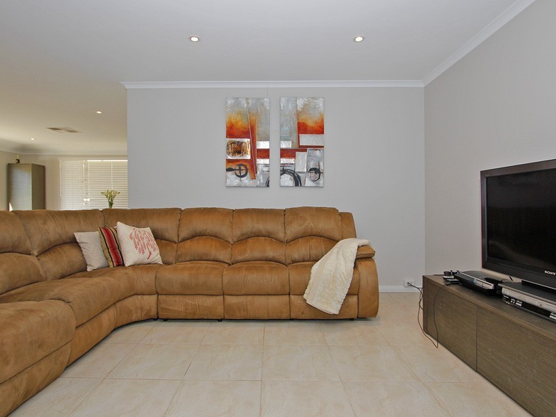 11 Elmhurst Drive, Clarkson WA 6030