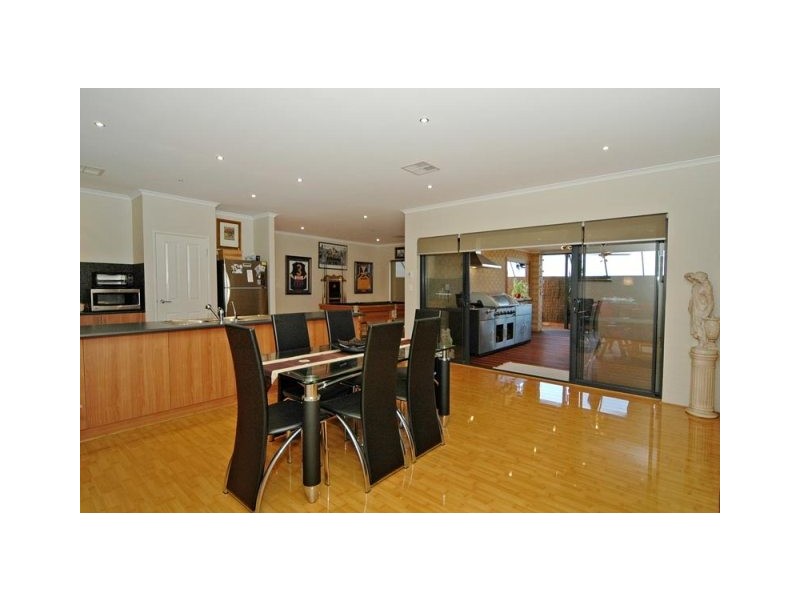 6  La Mirada Avenue, Clarkson WA 6030