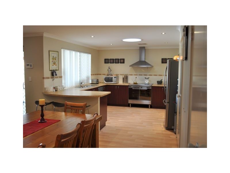 20 Apsley Bend, Tapping WA 6065