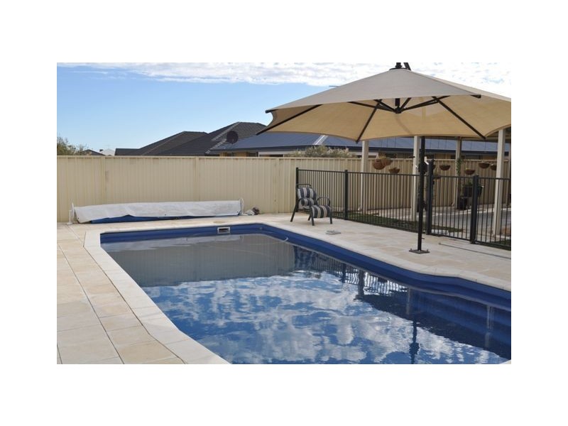 20 Apsley Bend, Tapping WA 6065