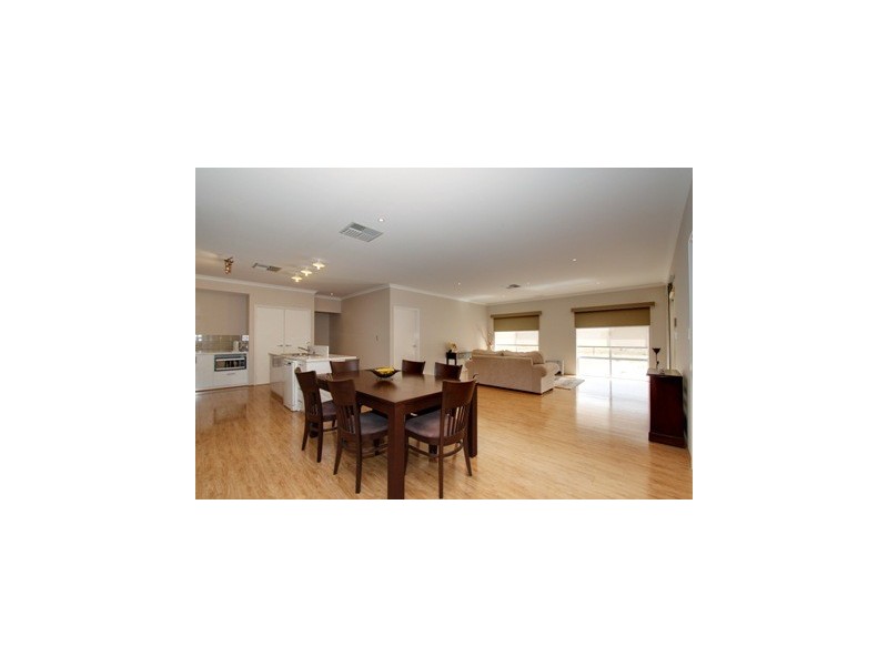 15 Windjammer Parkway, Jindalee WA 6036