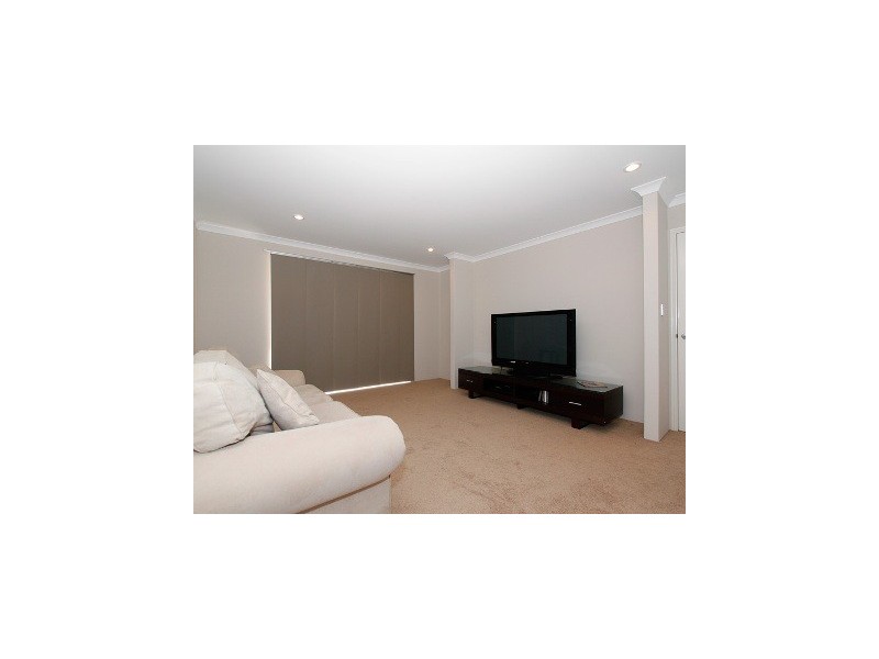 15 Windjammer Parkway, Jindalee WA 6036