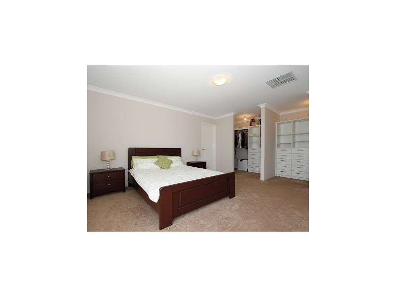 15 Windjammer Parkway, Jindalee WA 6036