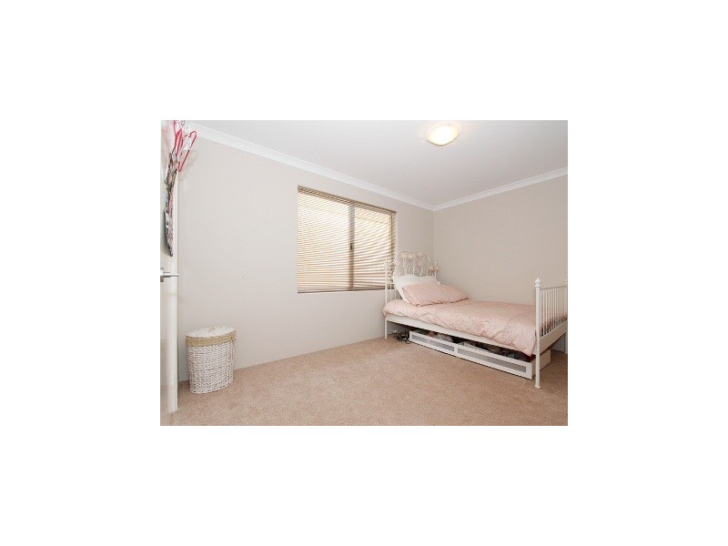 15 Windjammer Parkway, Jindalee WA 6036