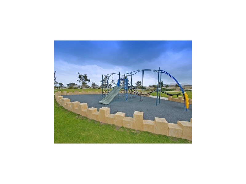 15 Windjammer Parkway, Jindalee WA 6036