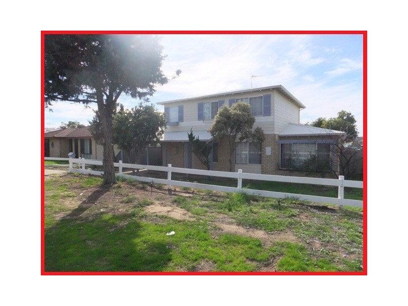 4 Banfield Crescent, Clarkson WA 6030