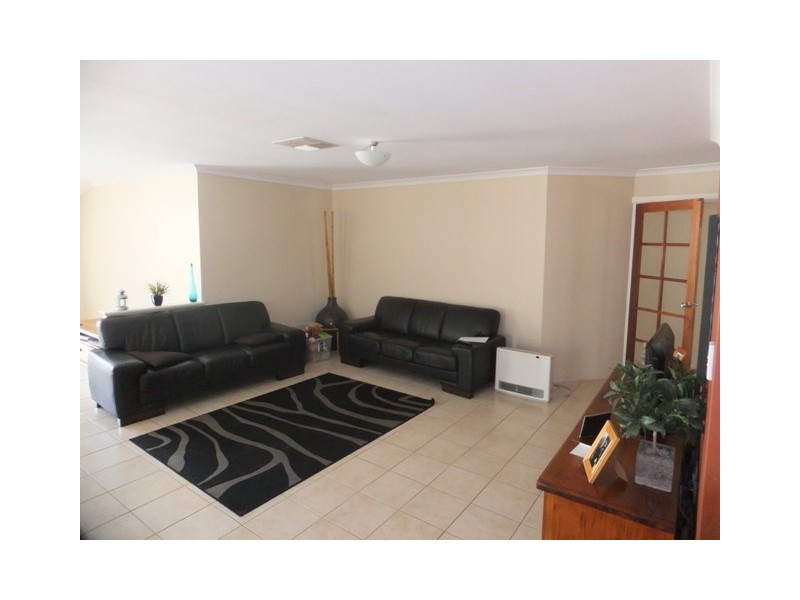 6 Minjah Circuit, Carramar WA 6031