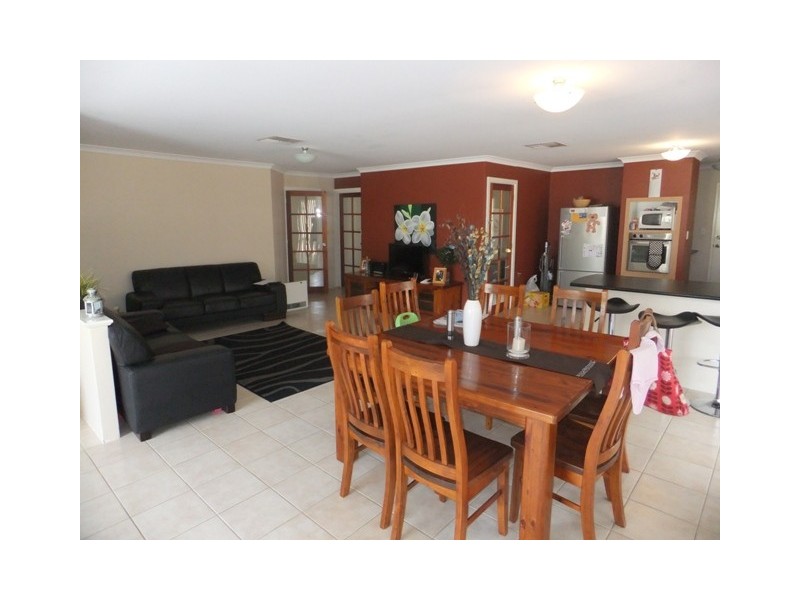 6 Minjah Circuit, Carramar WA 6031