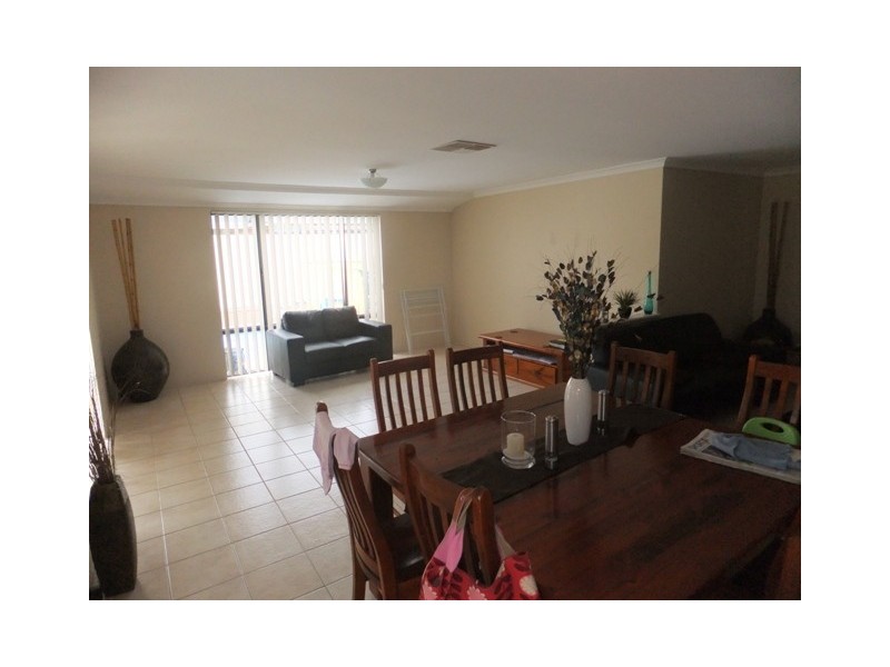 6 Minjah Circuit, Carramar WA 6031