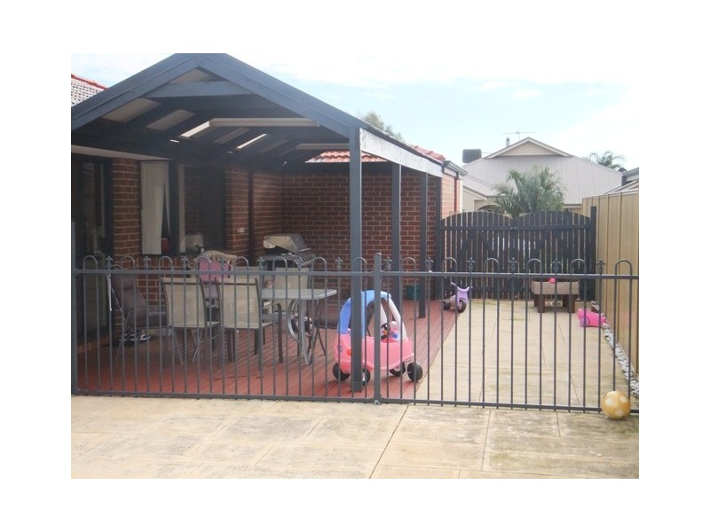 6 Minjah Circuit, Carramar WA 6031