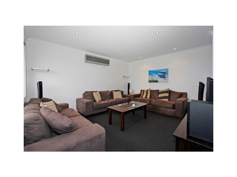 8 Alpina Promenade, Banksia Grove WA 6031