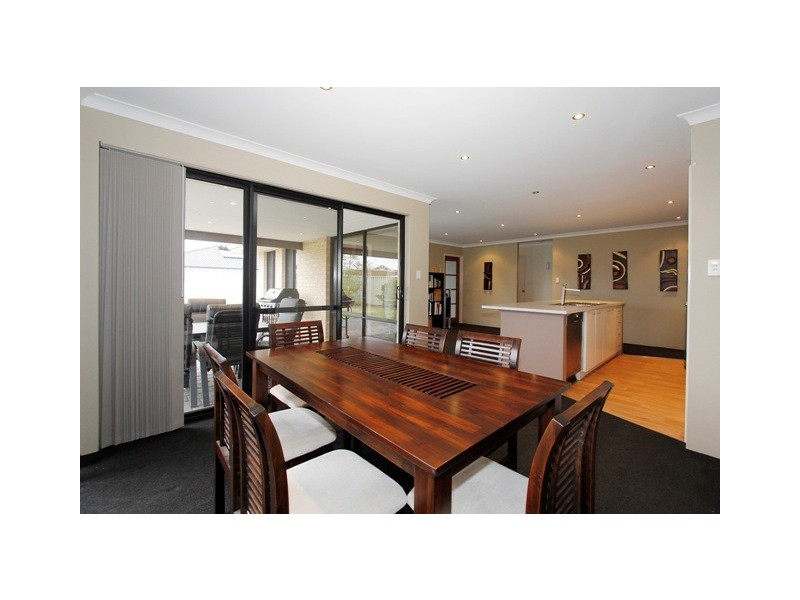 8 Alpina Promenade, Banksia Grove WA 6031