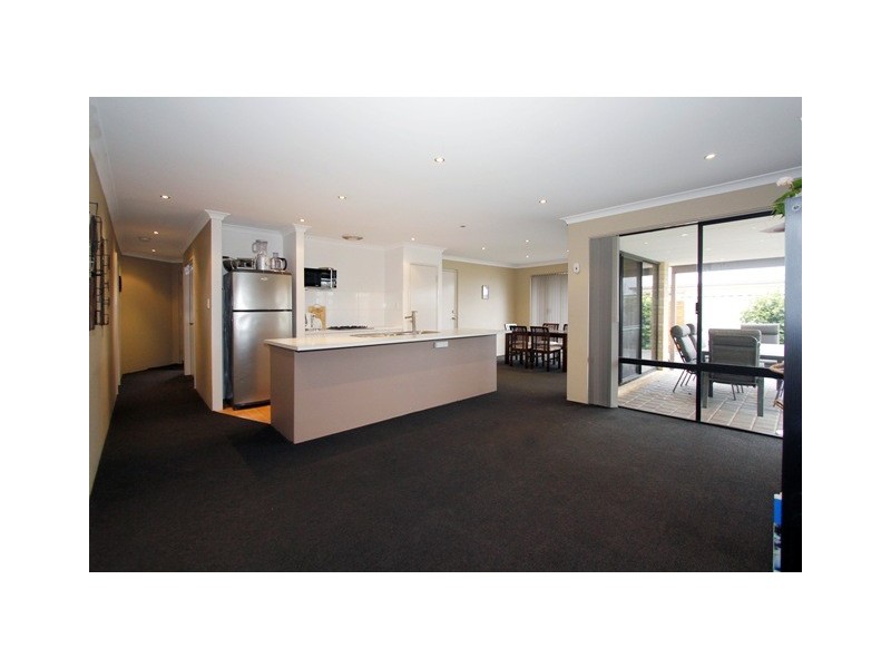 8 Alpina Promenade, Banksia Grove WA 6031