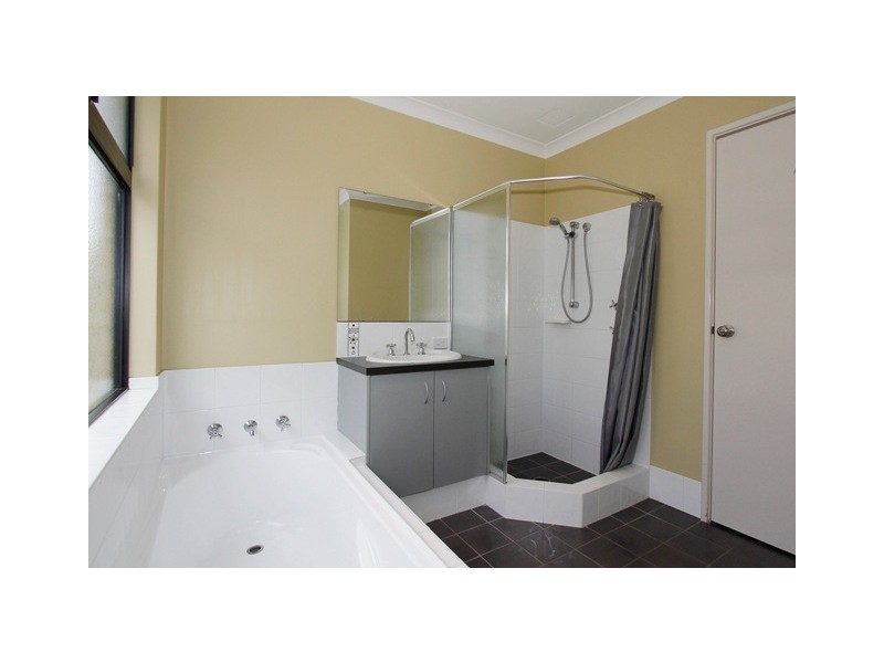 8 Alpina Promenade, Banksia Grove WA 6031