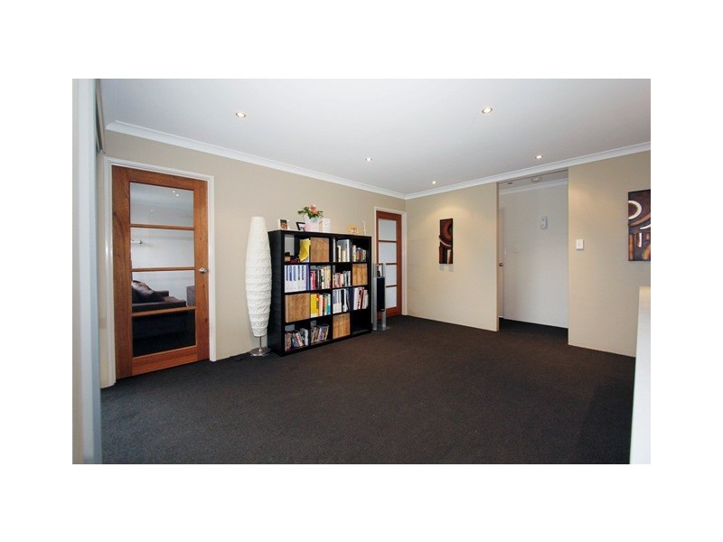 8 Alpina Promenade, Banksia Grove WA 6031