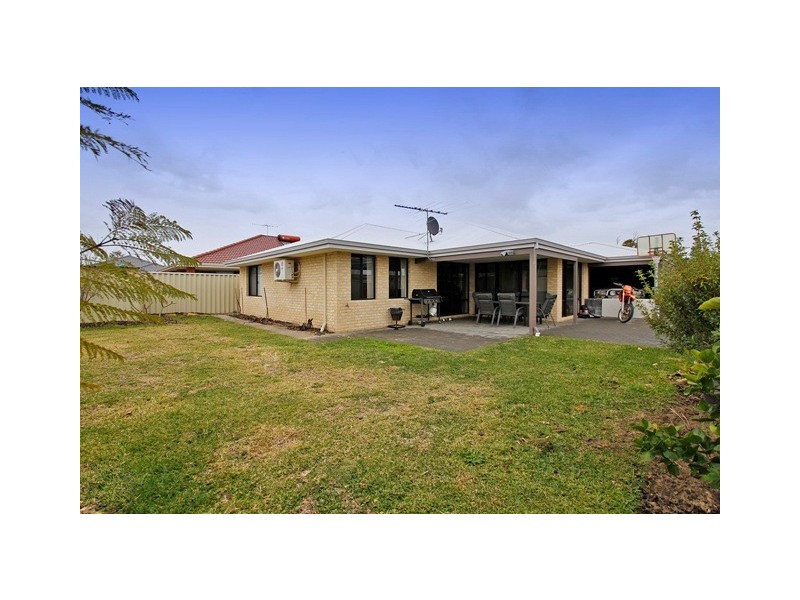 8 Alpina Promenade, Banksia Grove WA 6031