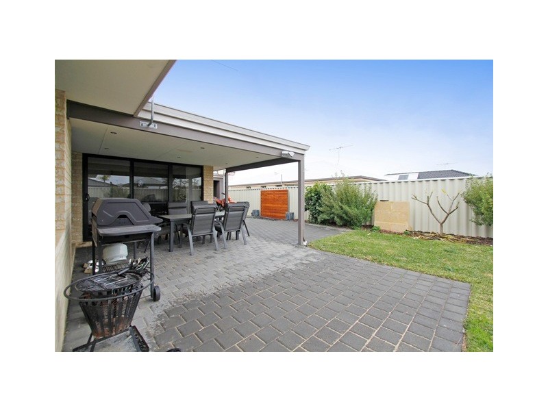 8 Alpina Promenade, Banksia Grove WA 6031