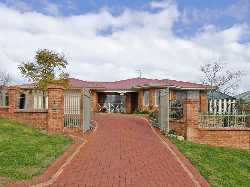 4 Ailsacraig Ramble, Kinross WA 6028