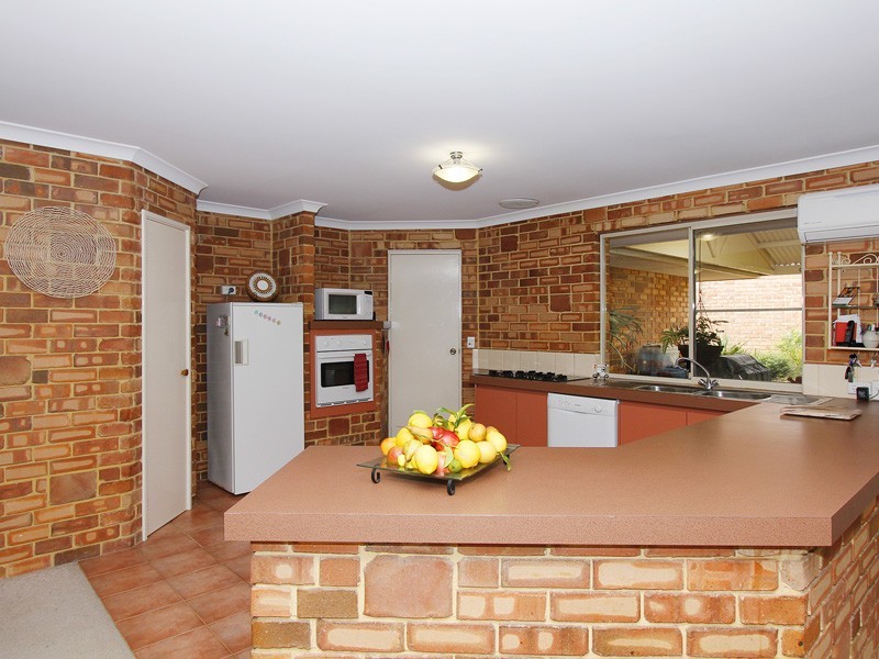 4 Ailsacraig Ramble, Kinross WA 6028