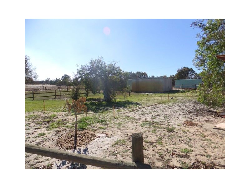 54 Laura Road, Wanerie WA 6503