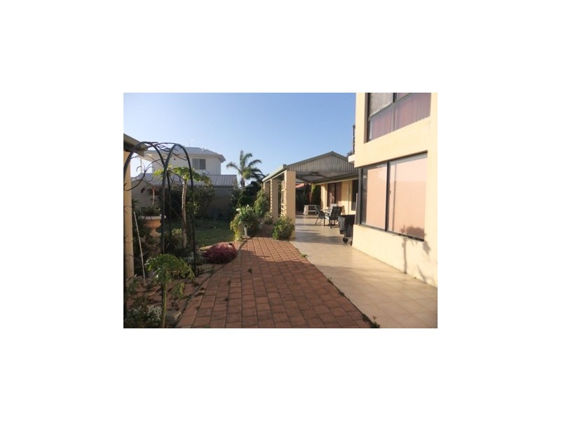 9 Lindholm Retreat, Mindarie WA 6030