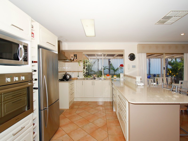 186  Kinross Drive, Kinross WA 6028