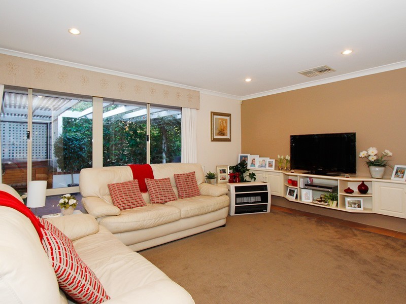 186  Kinross Drive, Kinross WA 6028