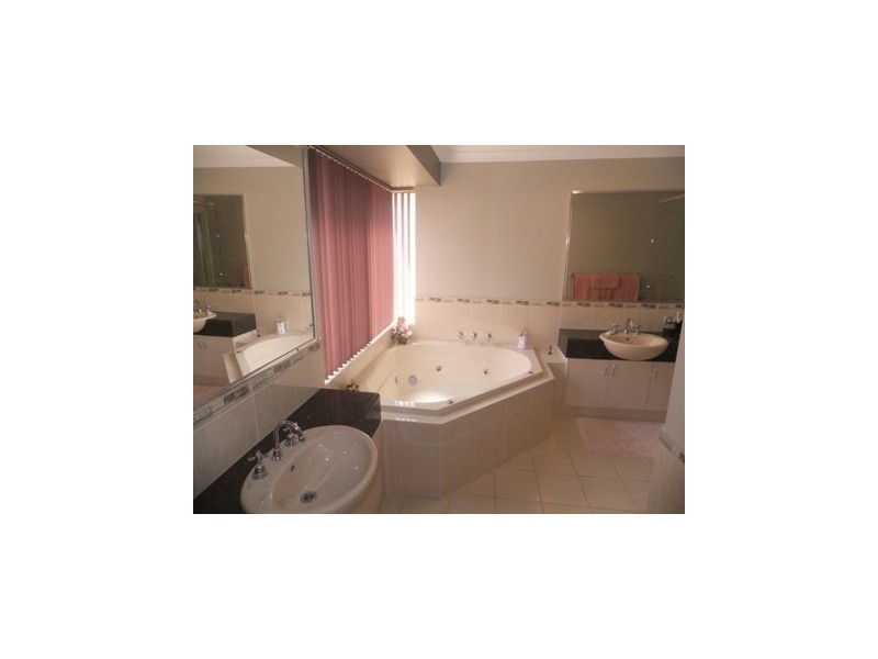 8 Langmuir Way, Tapping WA 6065