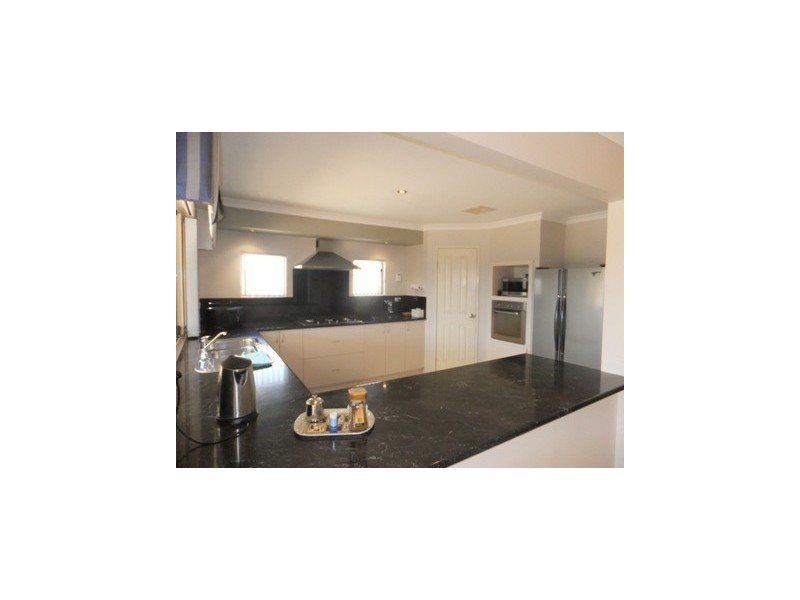 8 Langmuir Way, Tapping WA 6065