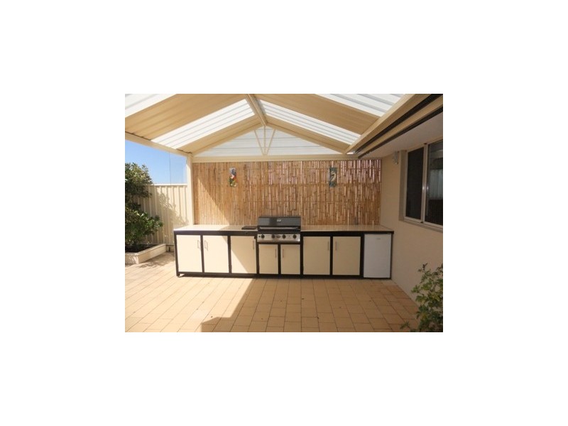 8 Langmuir Way, Tapping WA 6065