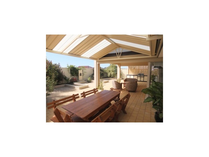 8 Langmuir Way, Tapping WA 6065