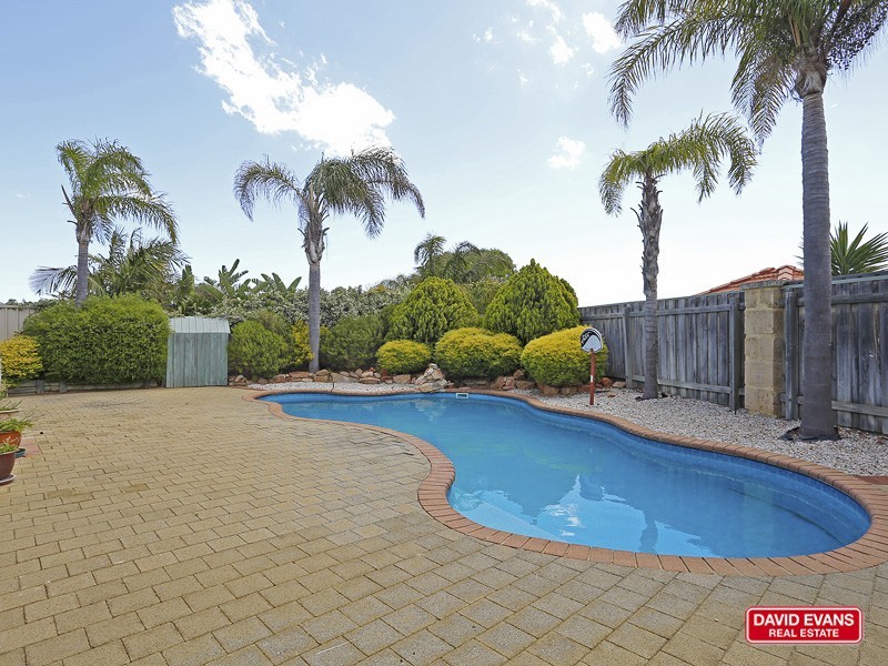8 Pilgrim Place, Currambine WA 6028