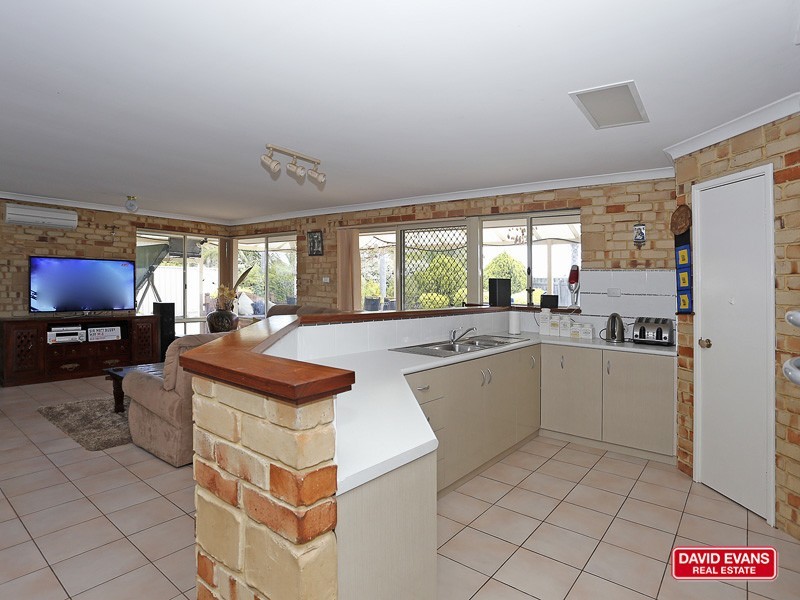 8 Pilgrim Place, Currambine WA 6028