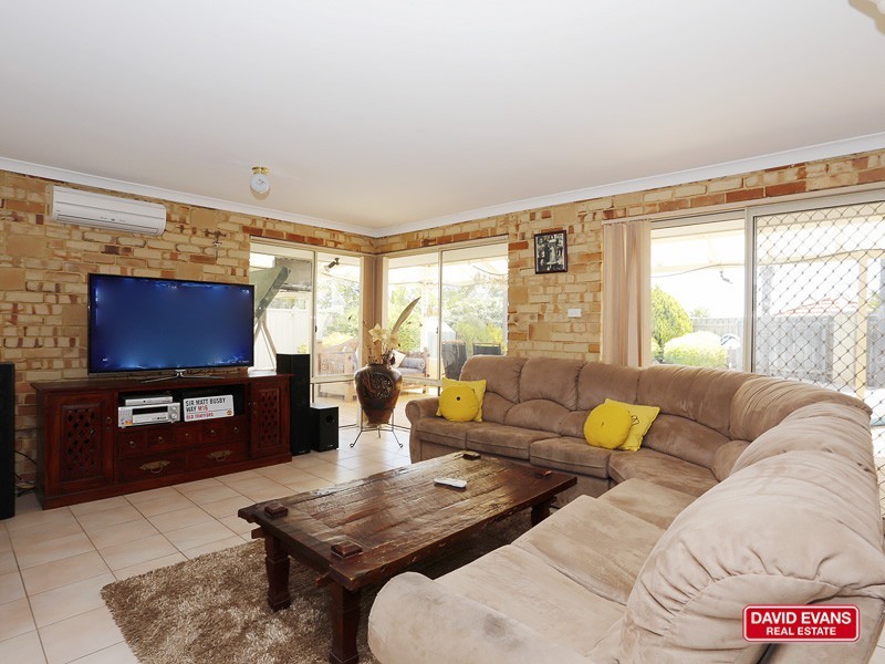 8 Pilgrim Place, Currambine WA 6028