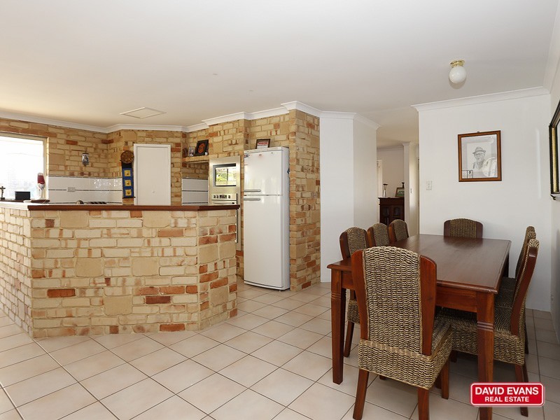 8 Pilgrim Place, Currambine WA 6028