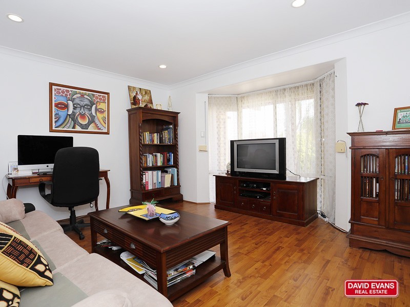 8 Pilgrim Place, Currambine WA 6028