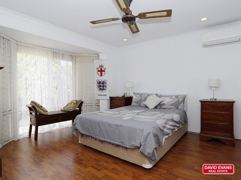 8 Pilgrim Place, Currambine WA 6028