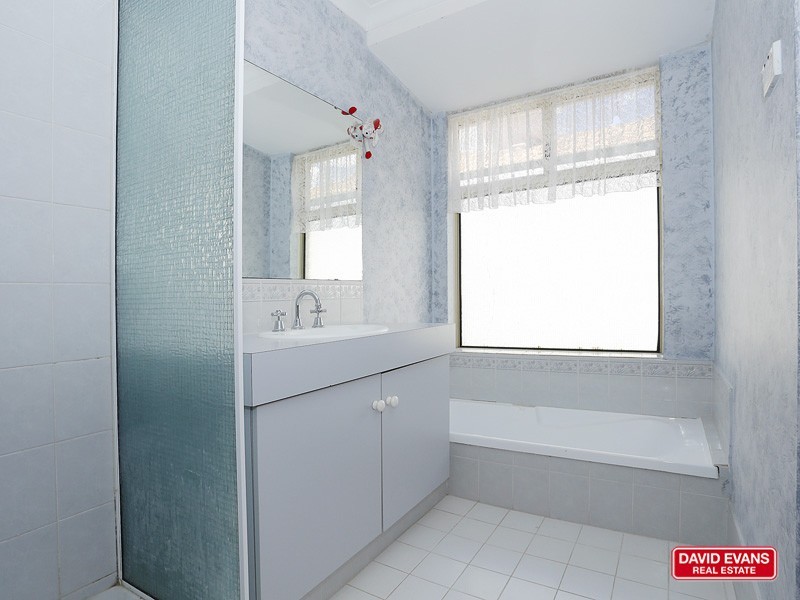 8 Pilgrim Place, Currambine WA 6028