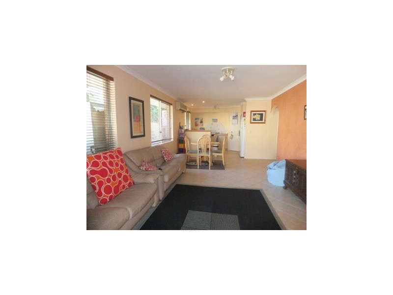 16 Falkland Way, Kinross WA 6028