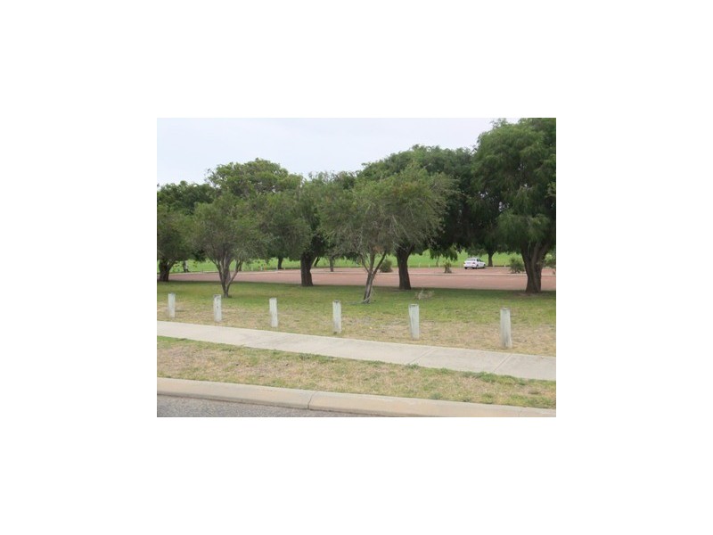 16 Falkland Way, Kinross WA 6028