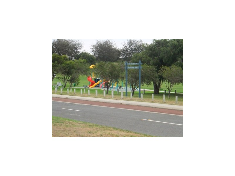 16 Falkland Way, Kinross WA 6028