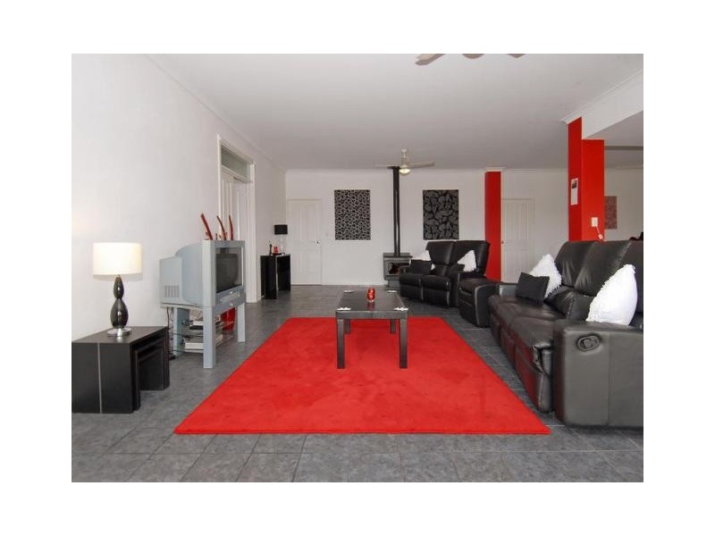 35 Fairways Court, Woodridge WA 6041