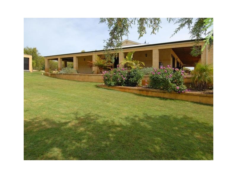 35 Fairways Court, Woodridge WA 6041