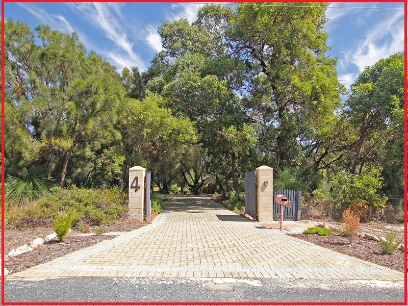 4  Springpark Trail, Carramar WA 6031