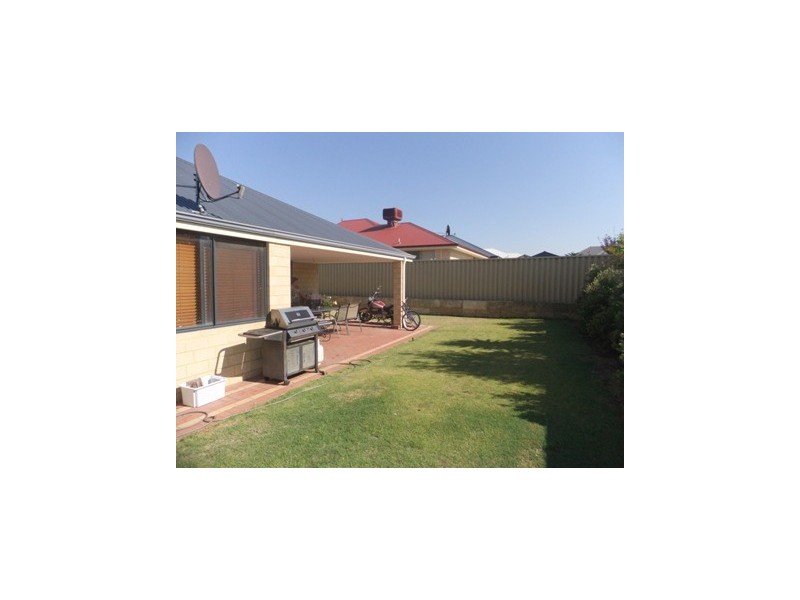 34 Fairbourne Approach, Butler WA 6036